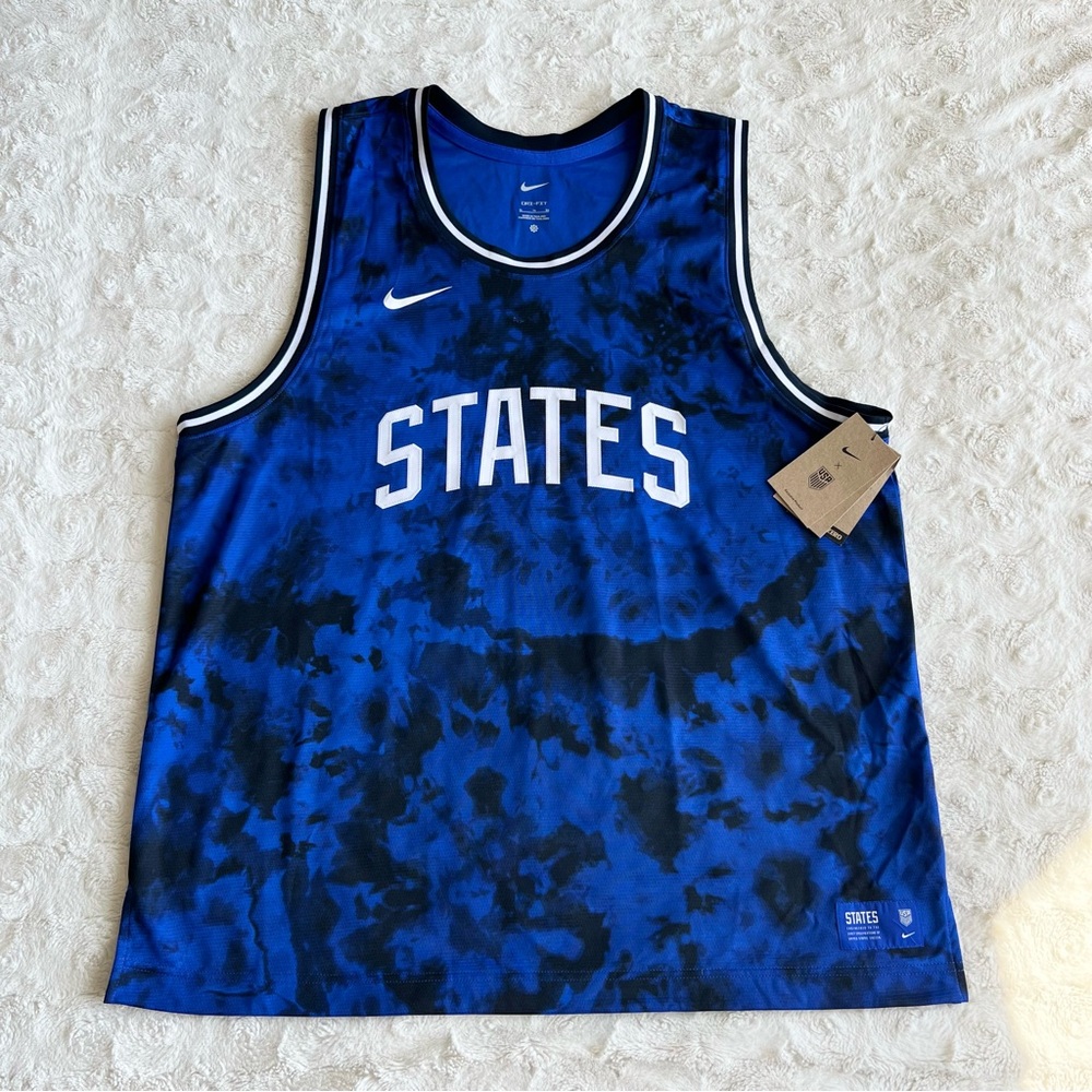 Nike Men's Blue and Black Graphic Jersey